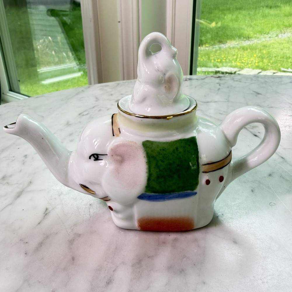 Vintage 70s Ceramic Asian‎ Chinese Figural Elephant Collectible Teapot